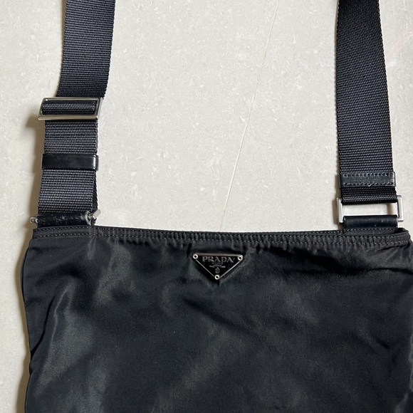 Impecable Prada Tessuto Nylon Crossbody - Picture 16 of 16